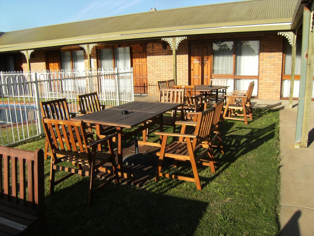 Regency Court Motel Кобрем Екстер'єр фото